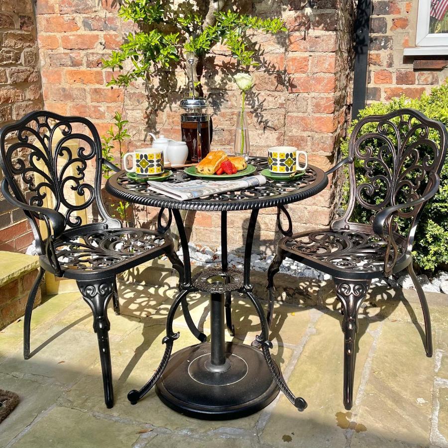 The Bishop And The Bison Bed and Breakfast York Esterno foto