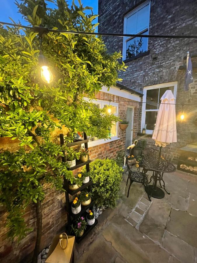 The Bishop And The Bison Bed and Breakfast York Esterno foto