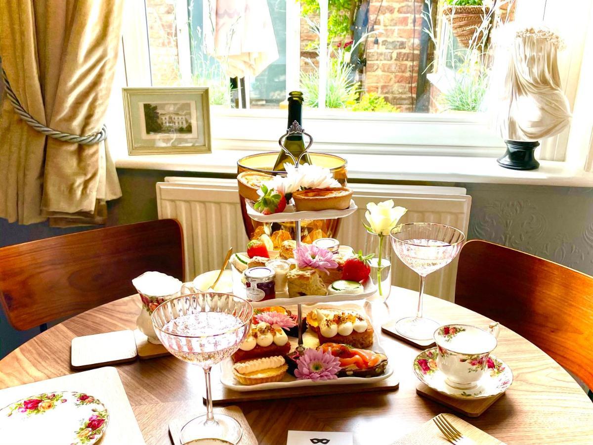 The Bishop And The Bison Bed and Breakfast York Esterno foto